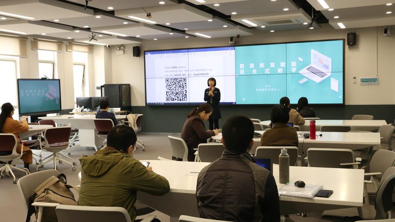在培训实施过程中，要关注以下几点：