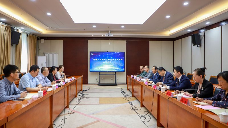 小标题：编程课程，不仅仅是代码的学习