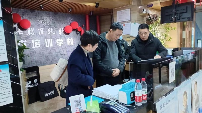 小标题：研究生教育背景下的培训需求